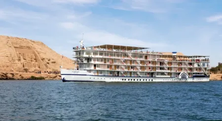 Movenpick Prince Abbas Lake Cruise